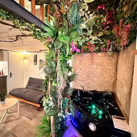 Jungle Avec Jaccuzi * نيس