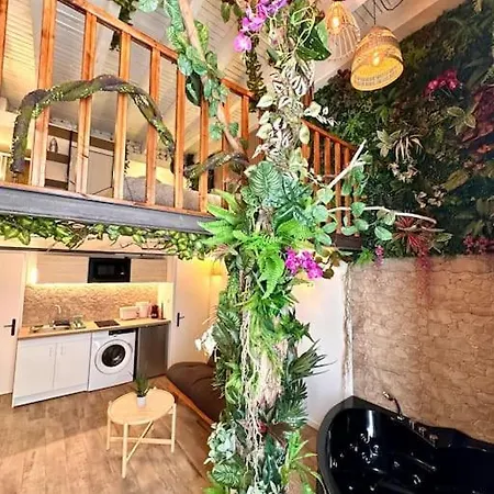 Jungle Avec Jaccuzi *